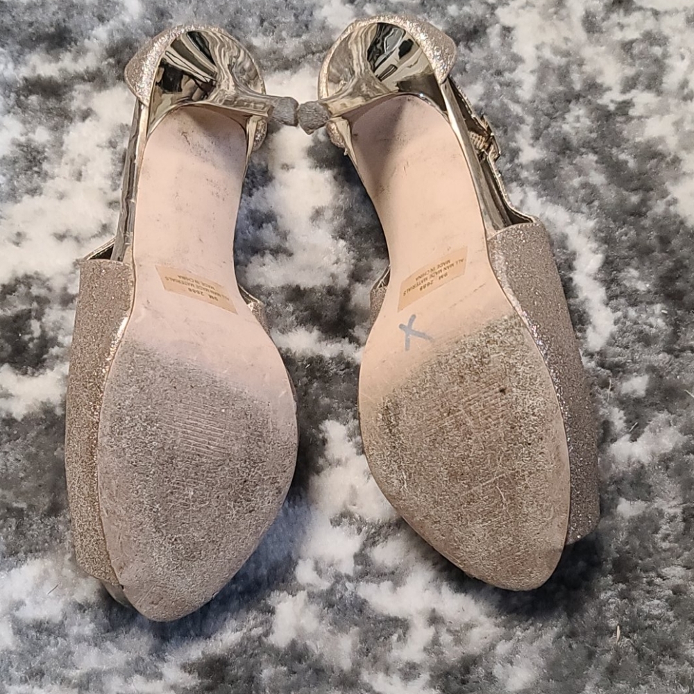 Gold Heels - Picture 3 of 3